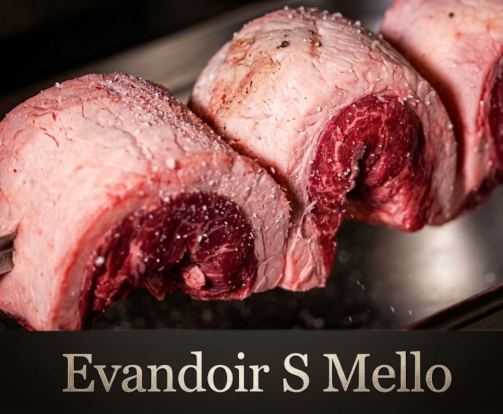 Evandoir apresentando picanha no espeto